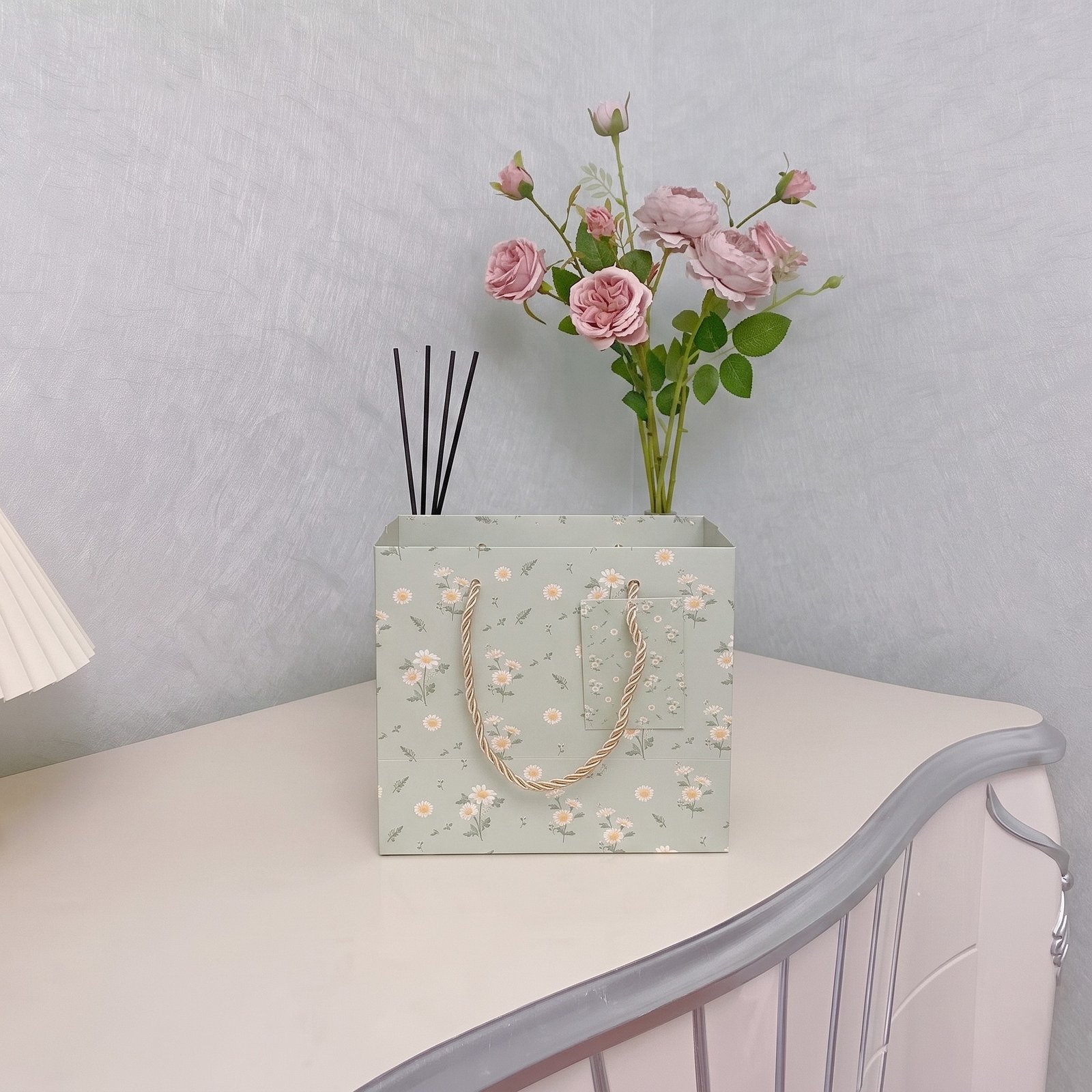 Green Daisy Gift Bag - Image 2