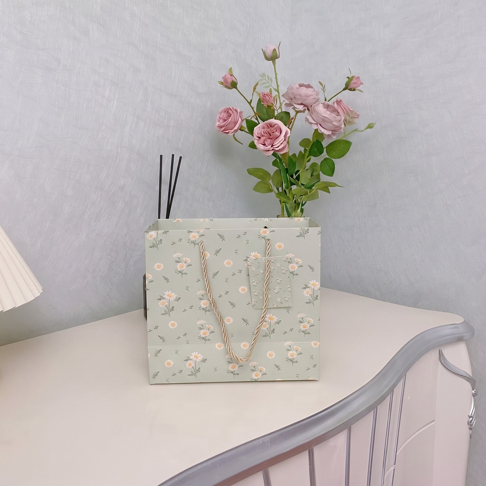 Green Daisy Gift Bag - Image 4