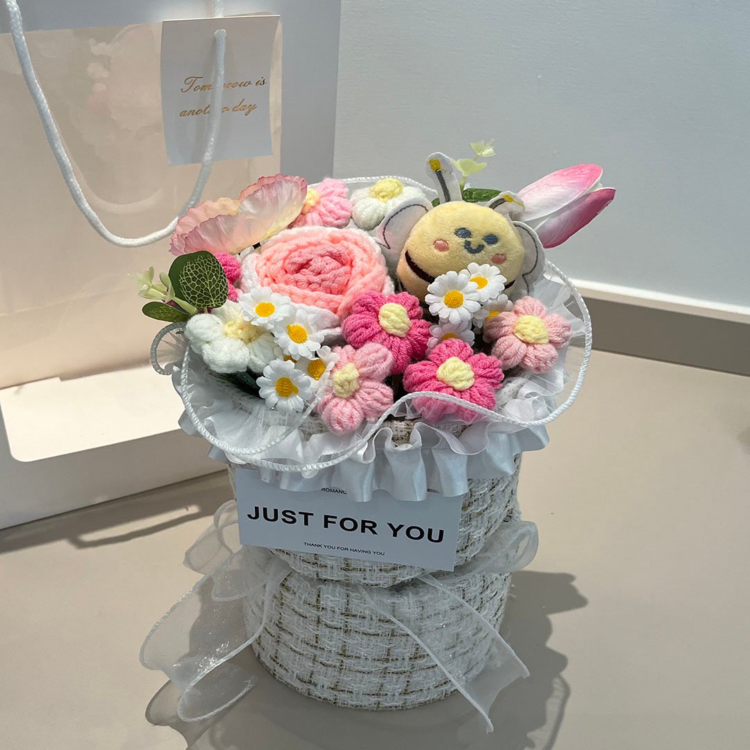 Honey Bee Crochet Bouquet - Image 2