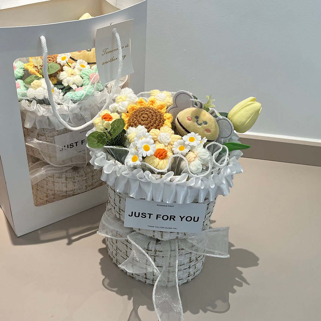 Honey Bee Crochet Bouquet - Image 3