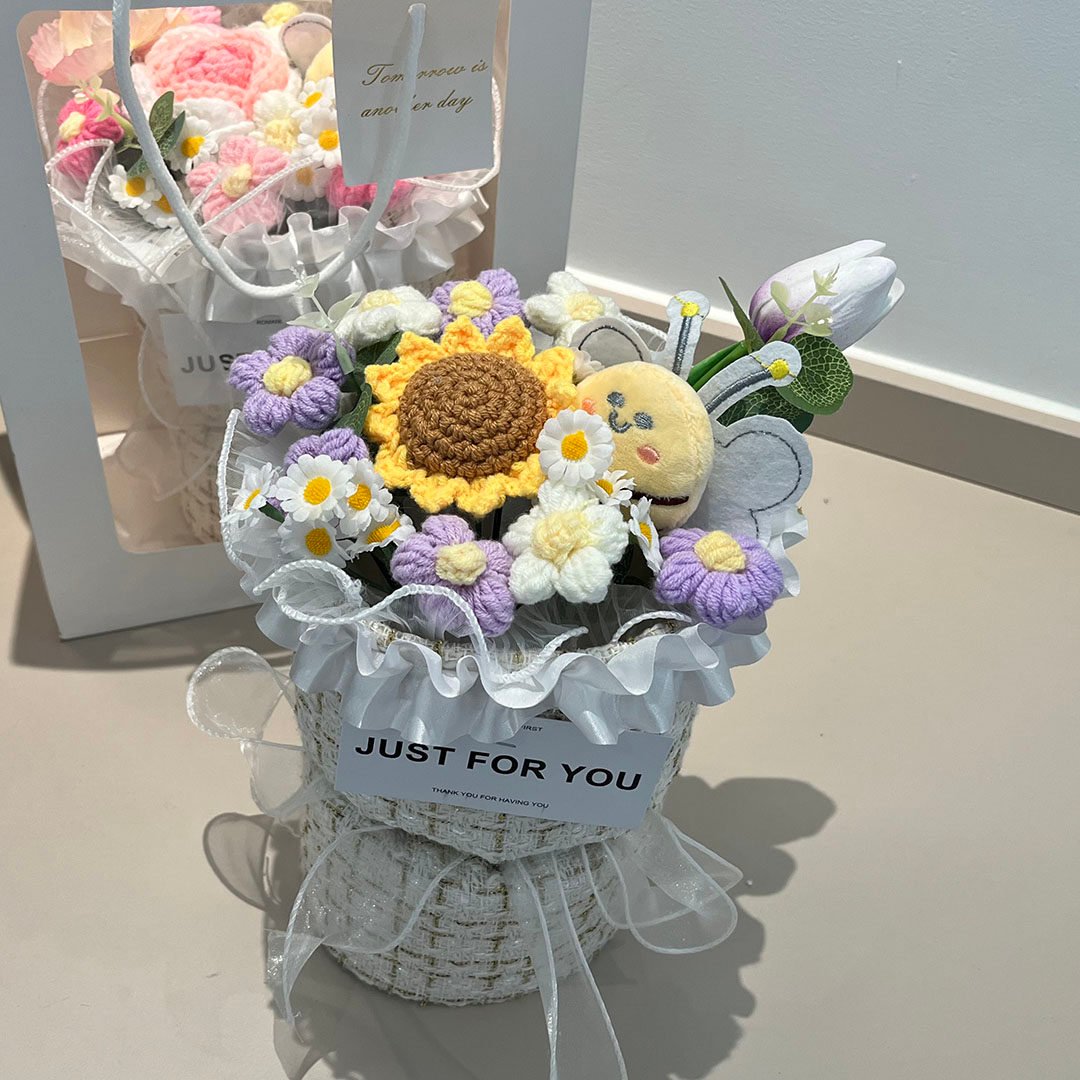 Honey Bee Crochet Bouquet - Image 4